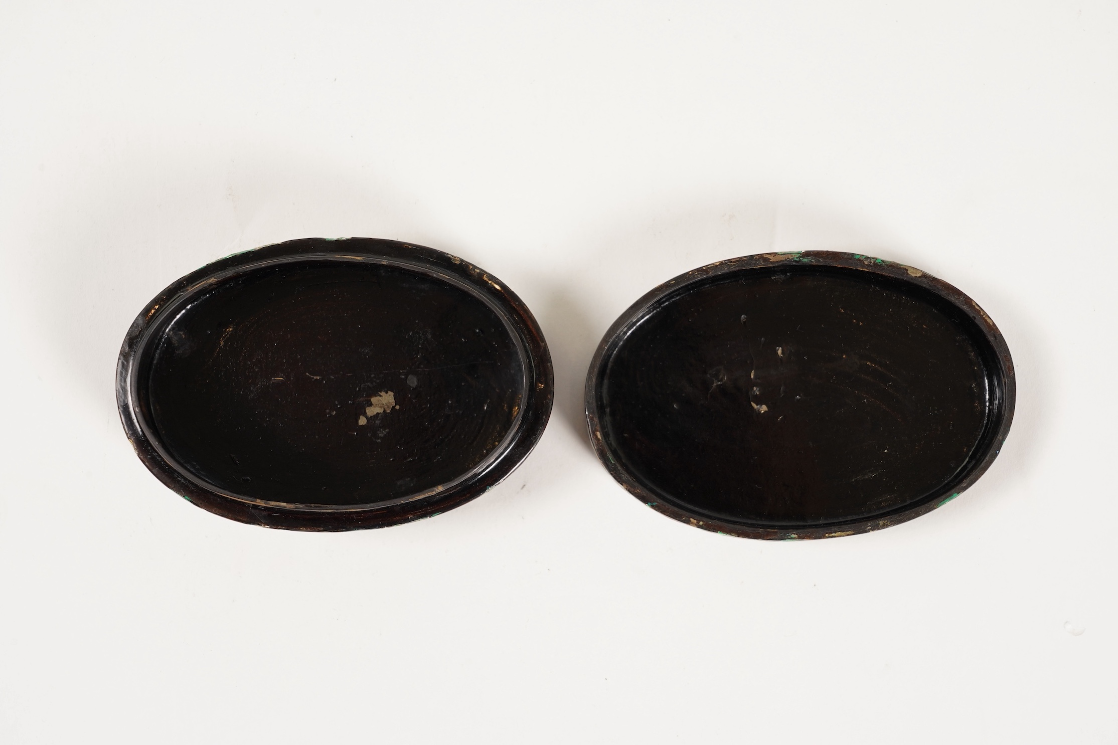 A small Chinese coromandel lacquer oval box, Kangxi period
